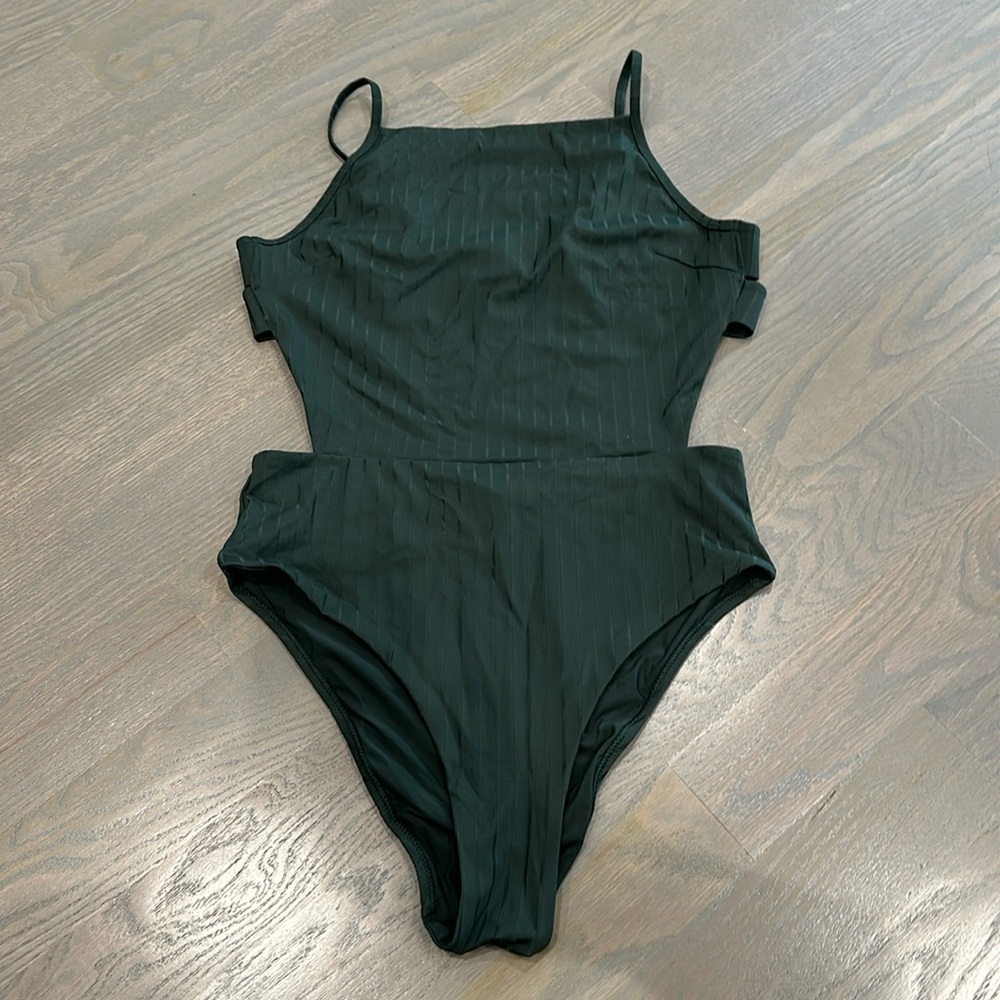 Lululemon One piece size XL